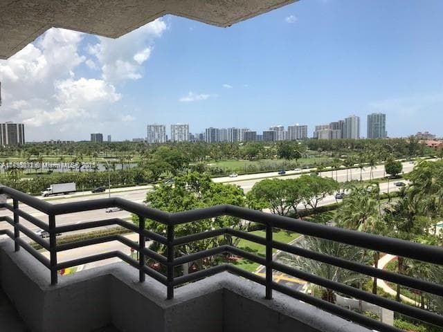 PARC CENTRAL AVENTURA SOU · #709 in Aventura - Photo 13