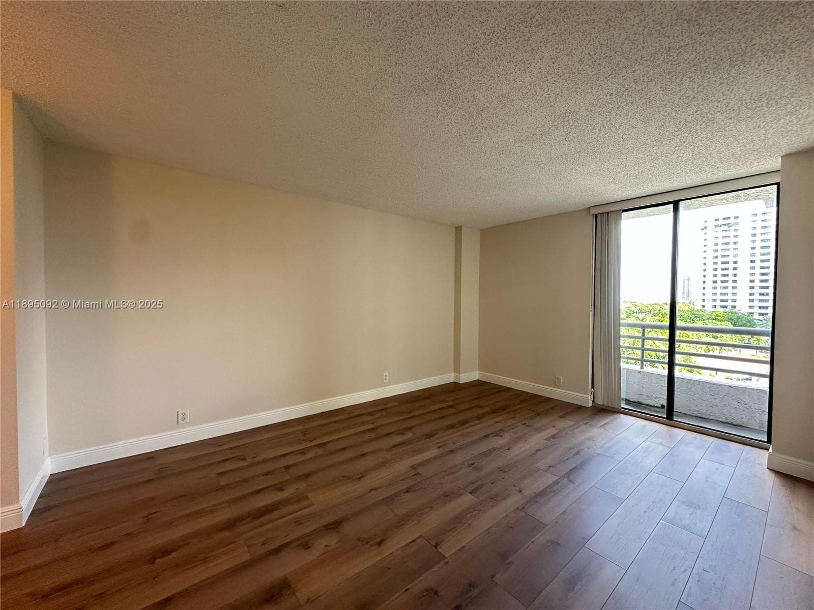 PARC CENTRAL AVENTURA SOU · #709 in Aventura - Photo 8