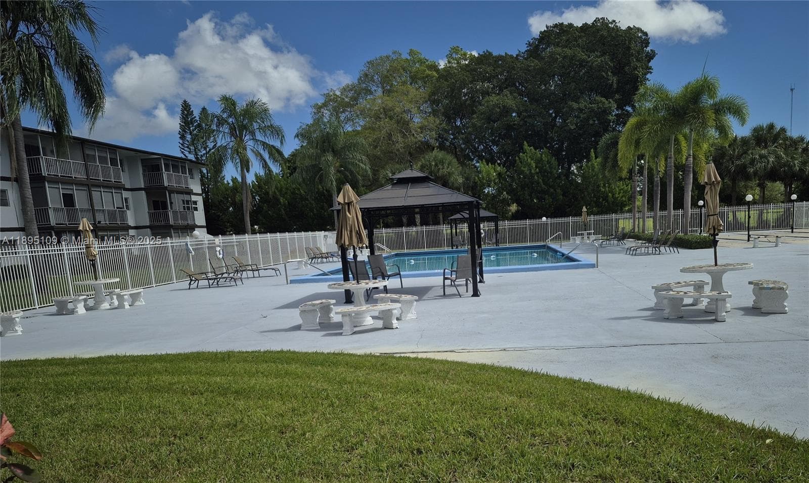 HILLCREST COUNTRY CLUB #7 · #302 in Hollywood - Photo 1