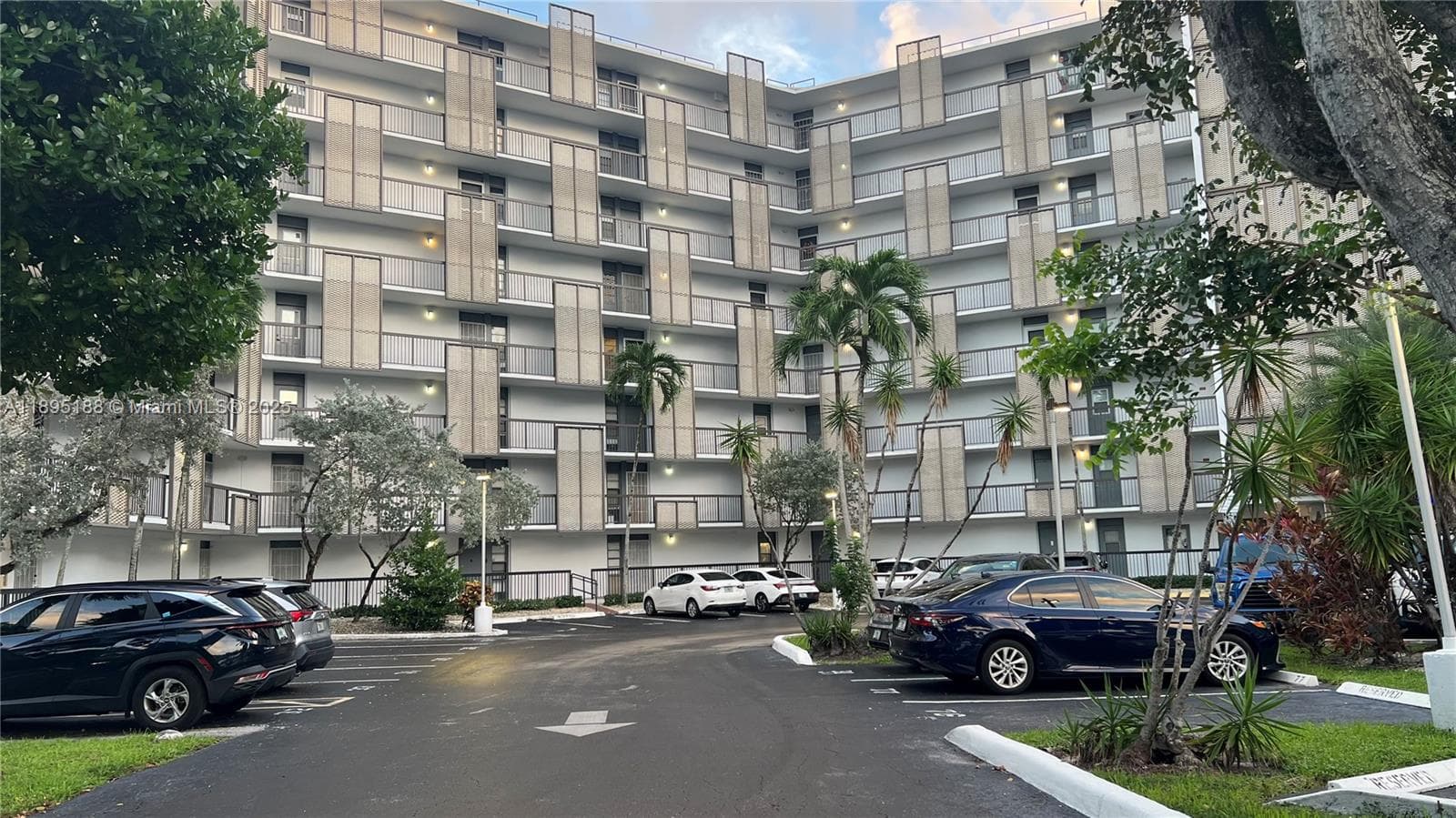 BISCAYA III CONDO · #117 in Aventura - Photo 1