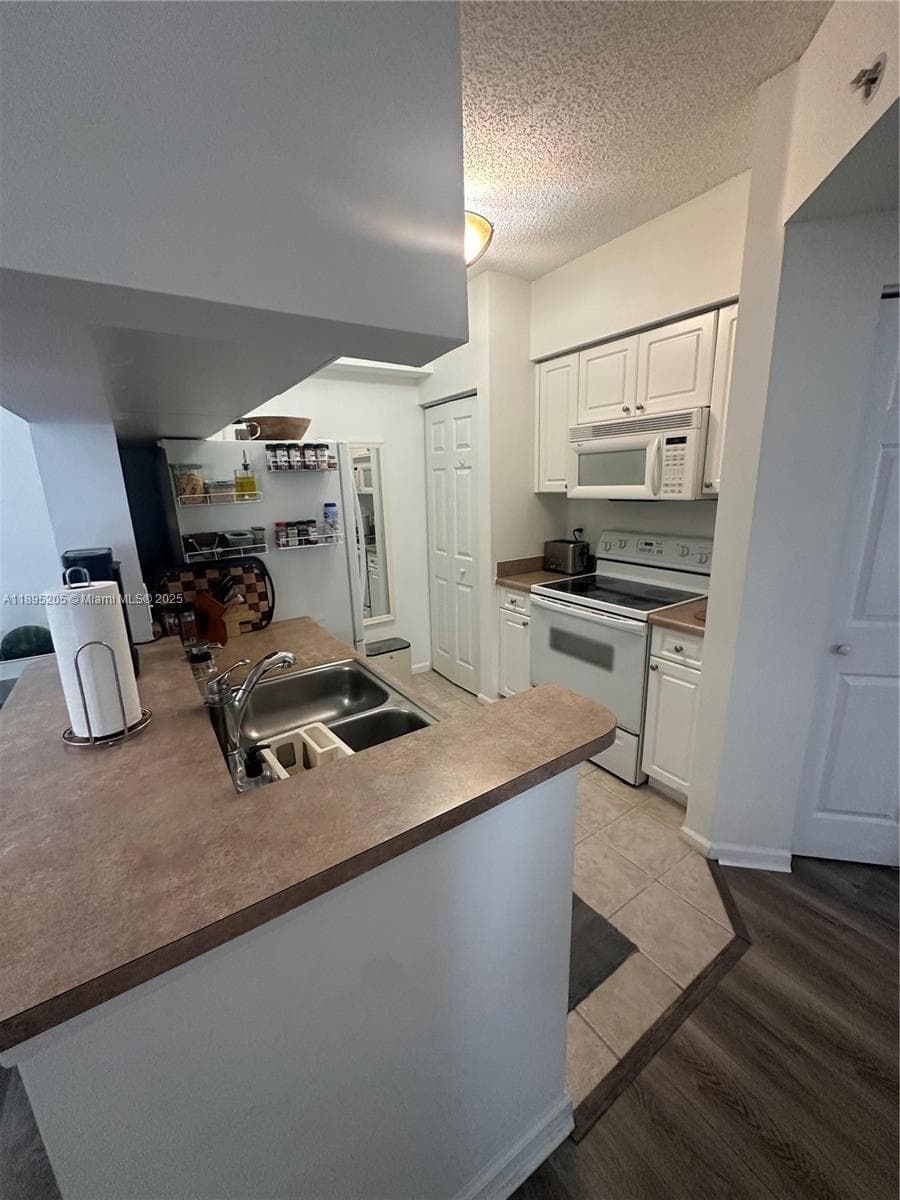 Porto Bellagio · #3402 in Sunny Isles Beach - Photo 3
