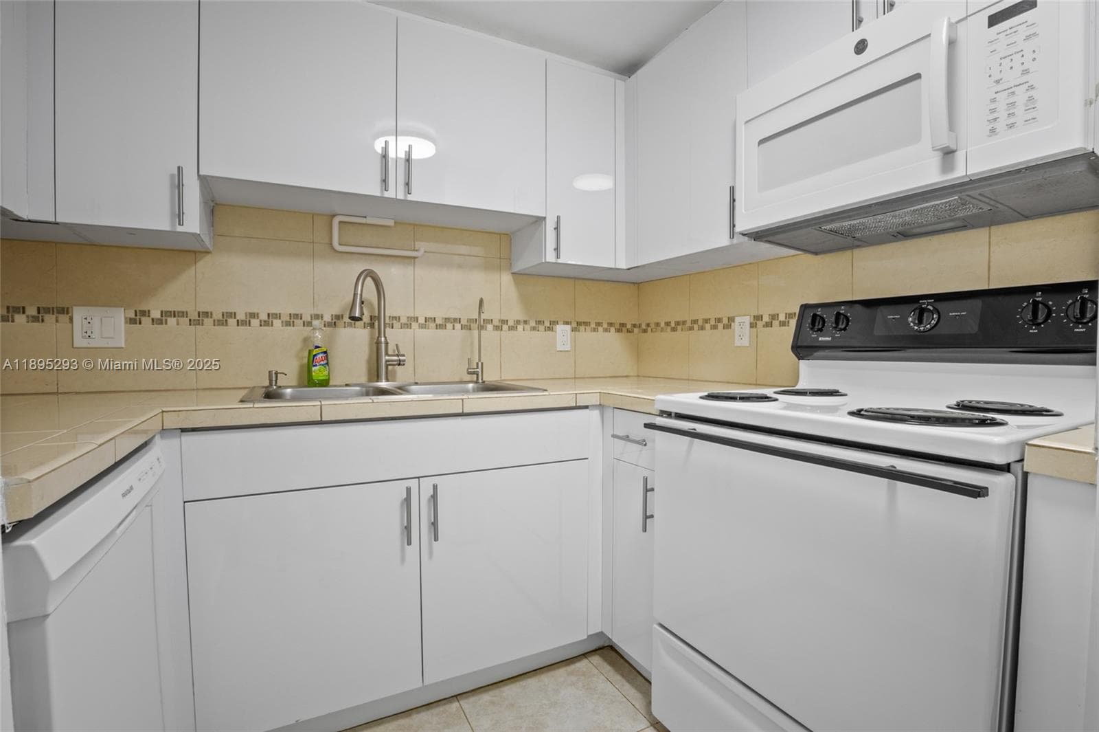 JUBILEE VILLAS CONDO · #106 in Miami - Photo 12