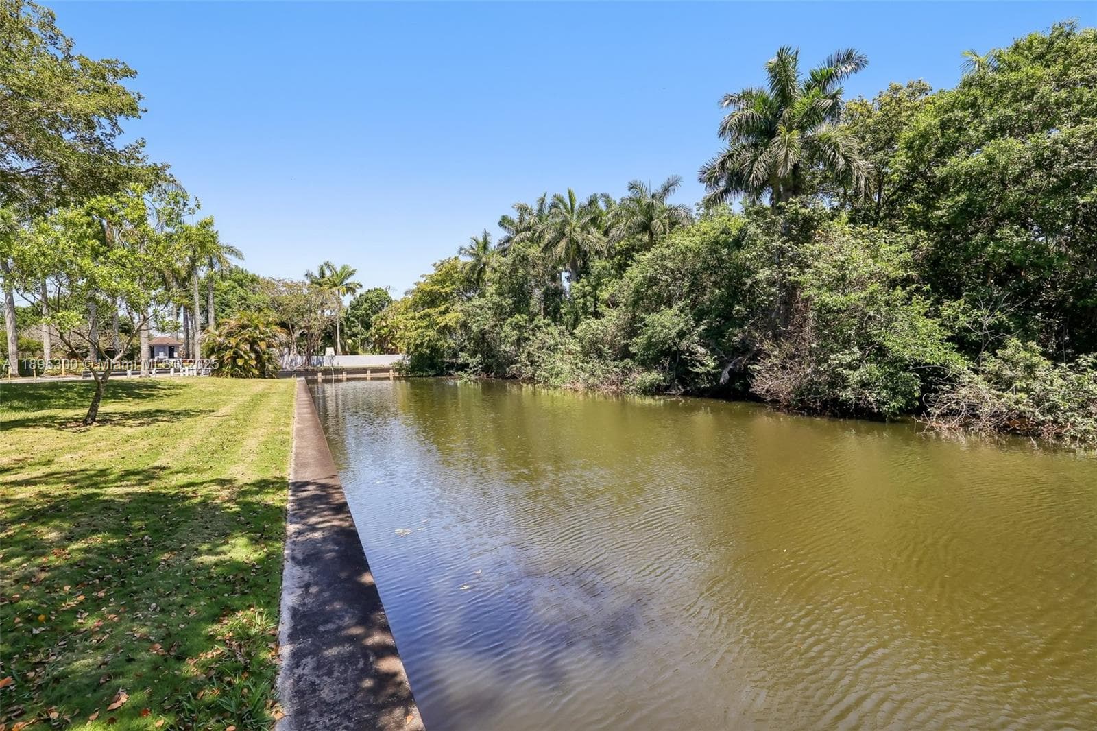 Royal Park Condominiums · #1D in Oakland Park - Photo 27