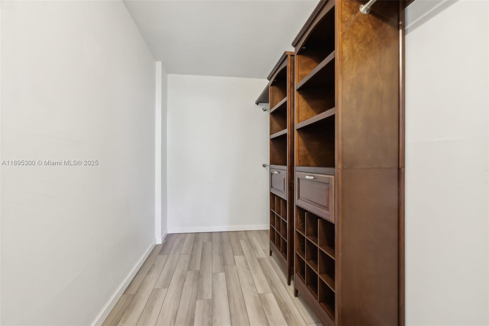 Royal Park Condominiums · #1D in Oakland Park - Photo 17