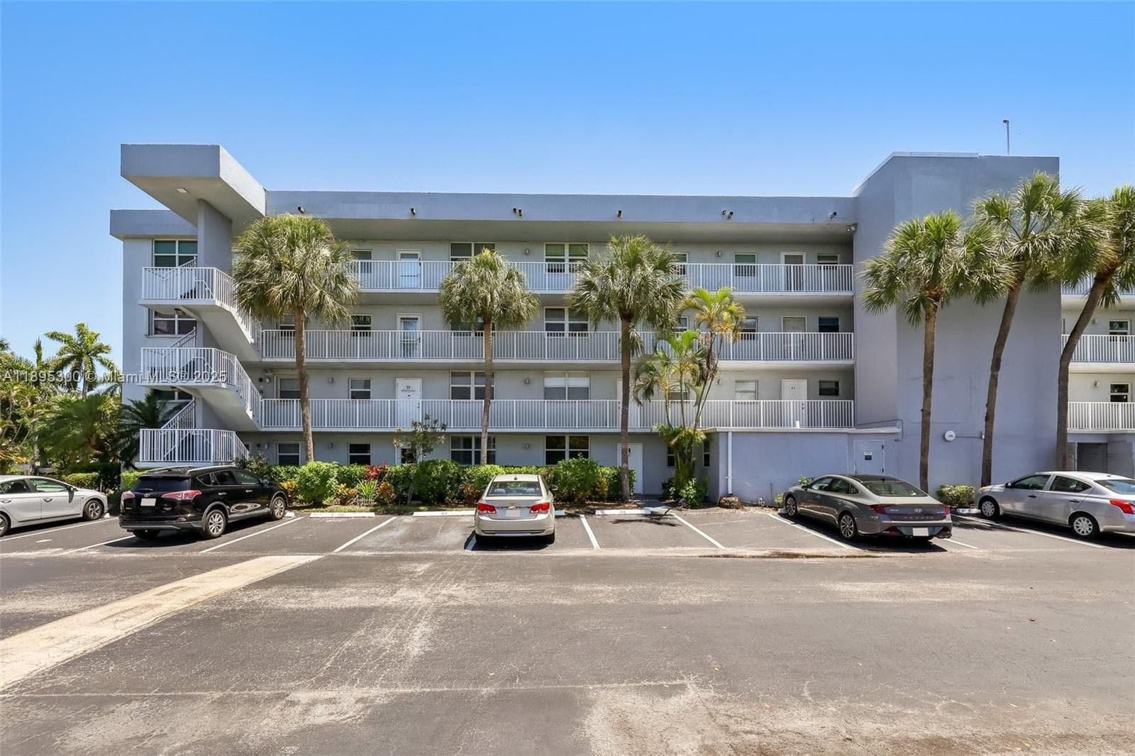 Royal Park Condominiums · #1D in Oakland Park - Photo 1