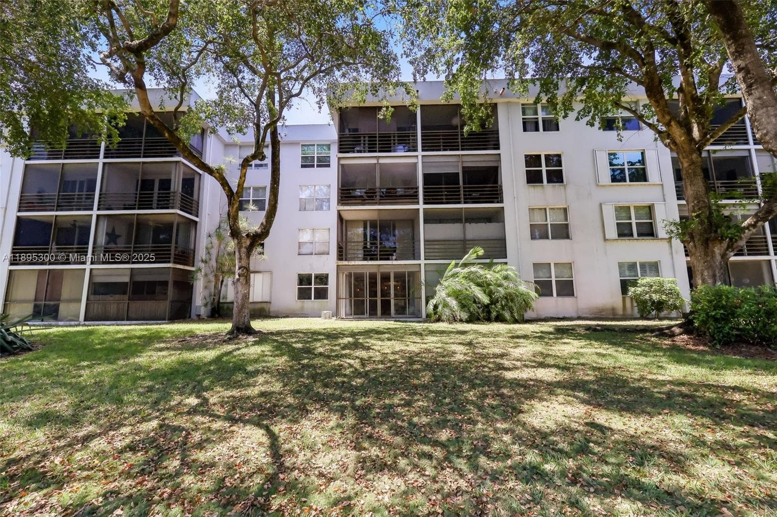 Royal Park Condominiums · #1D in Oakland Park - Photo 28