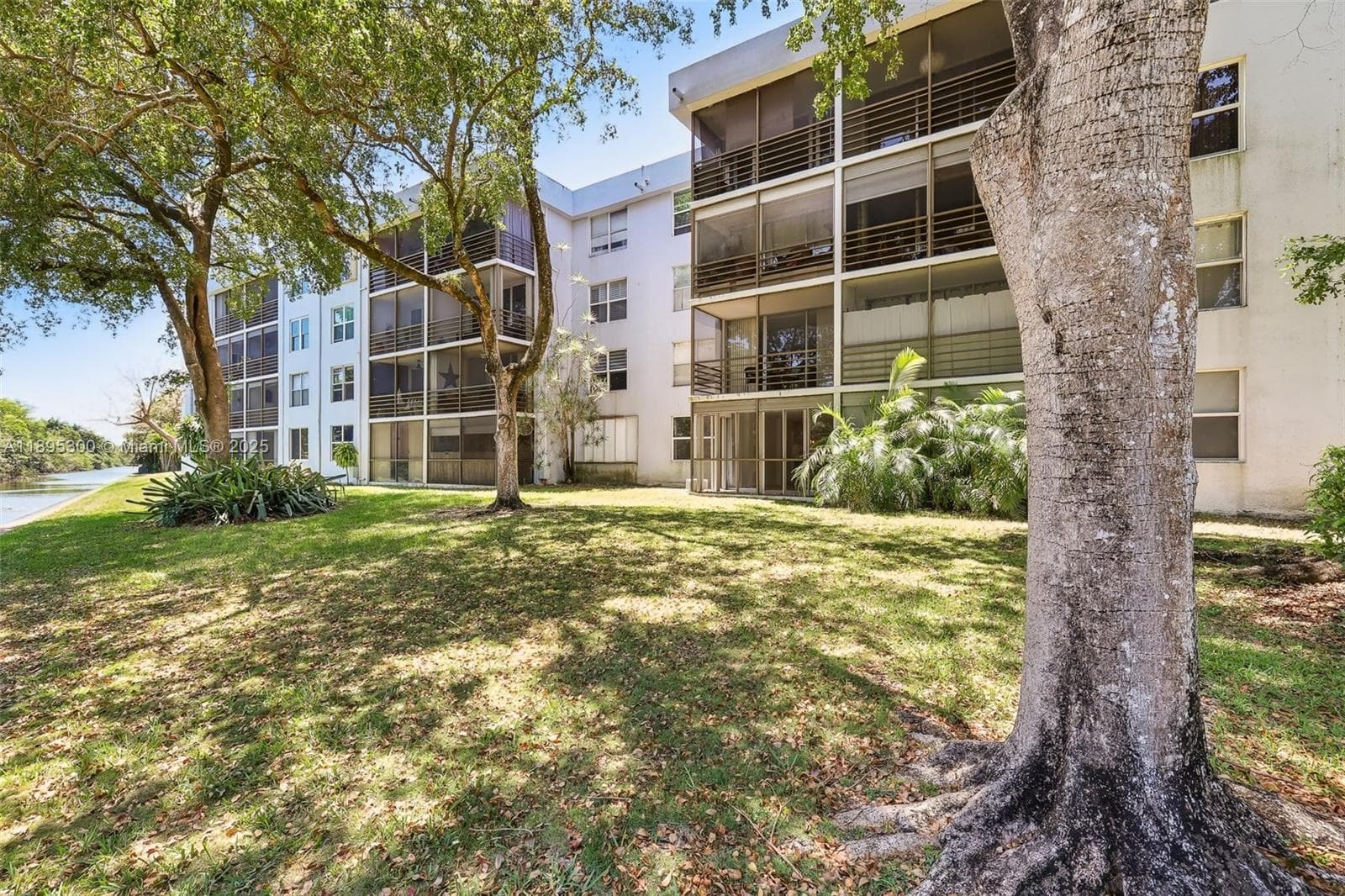 Royal Park Condominiums · #1D in Oakland Park - Photo 24