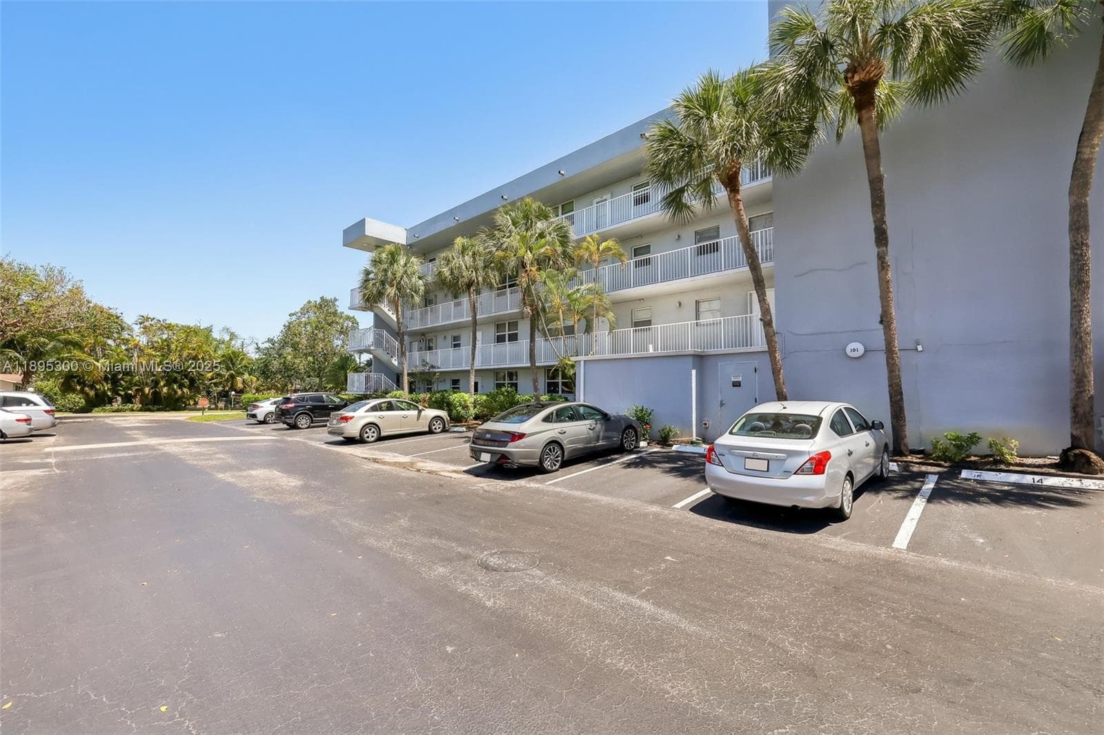Royal Park Condominiums · #1D in Oakland Park - Photo 29