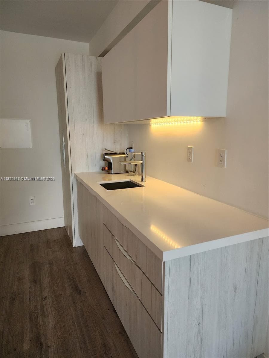 6080 Collins · #304 in Miami Beach - Photo 10
