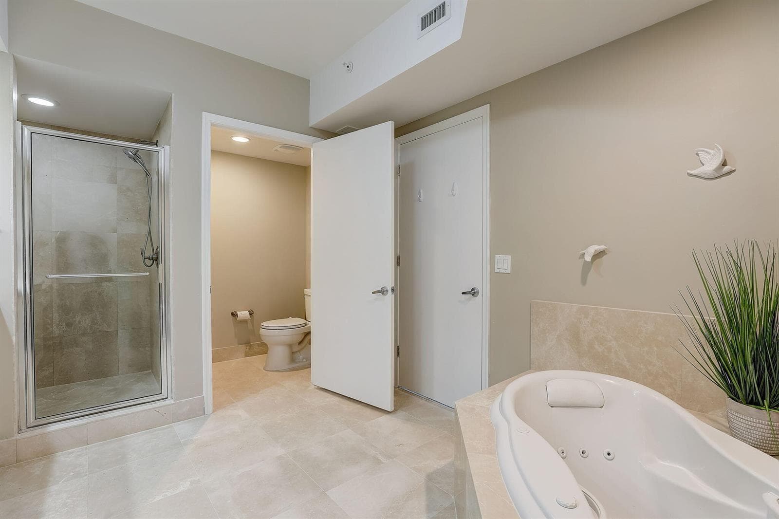 29-web-or-mls-Lake Shore Dr-029