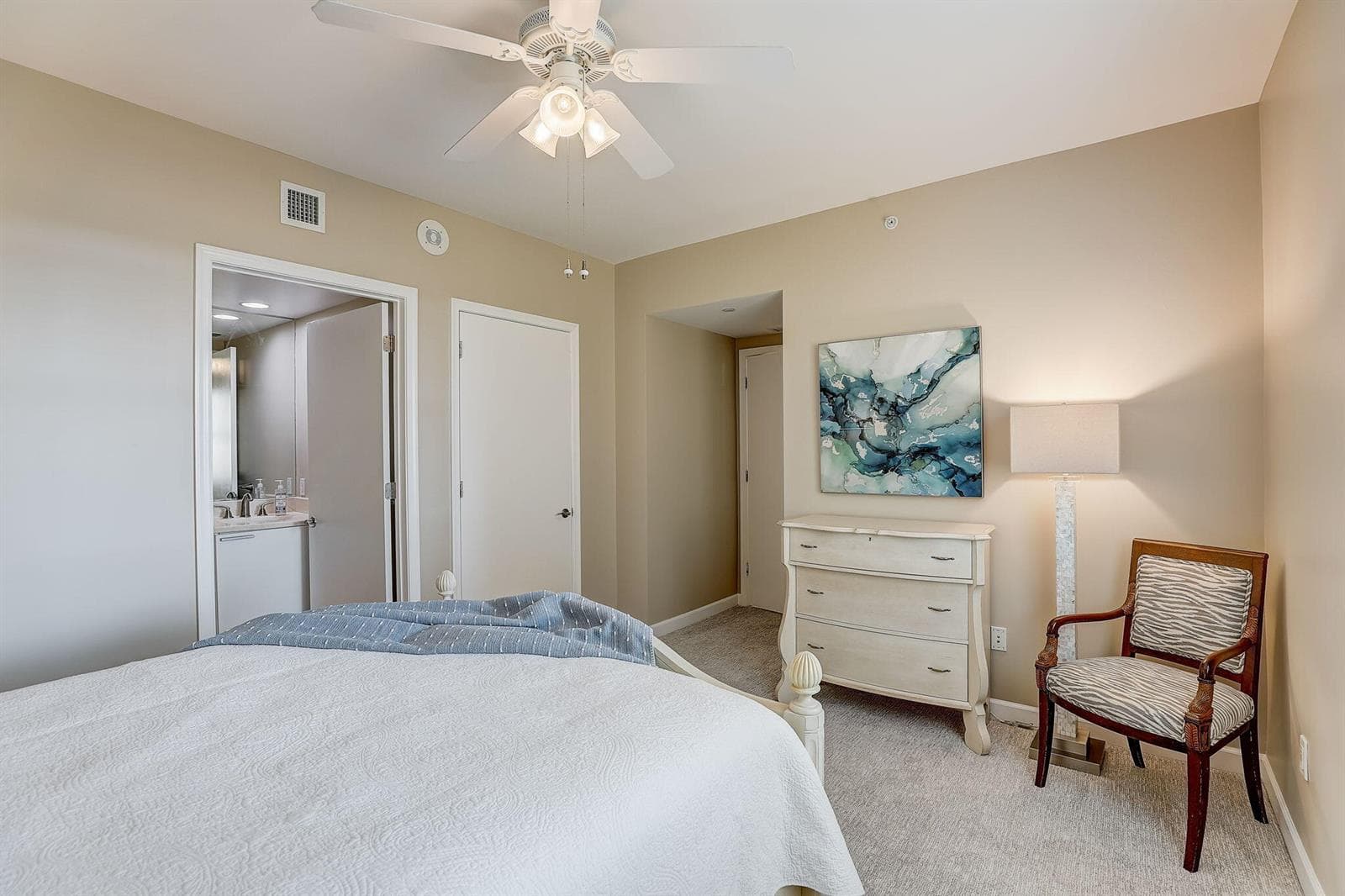 34-web-or-mls-Lake Shore Dr-034