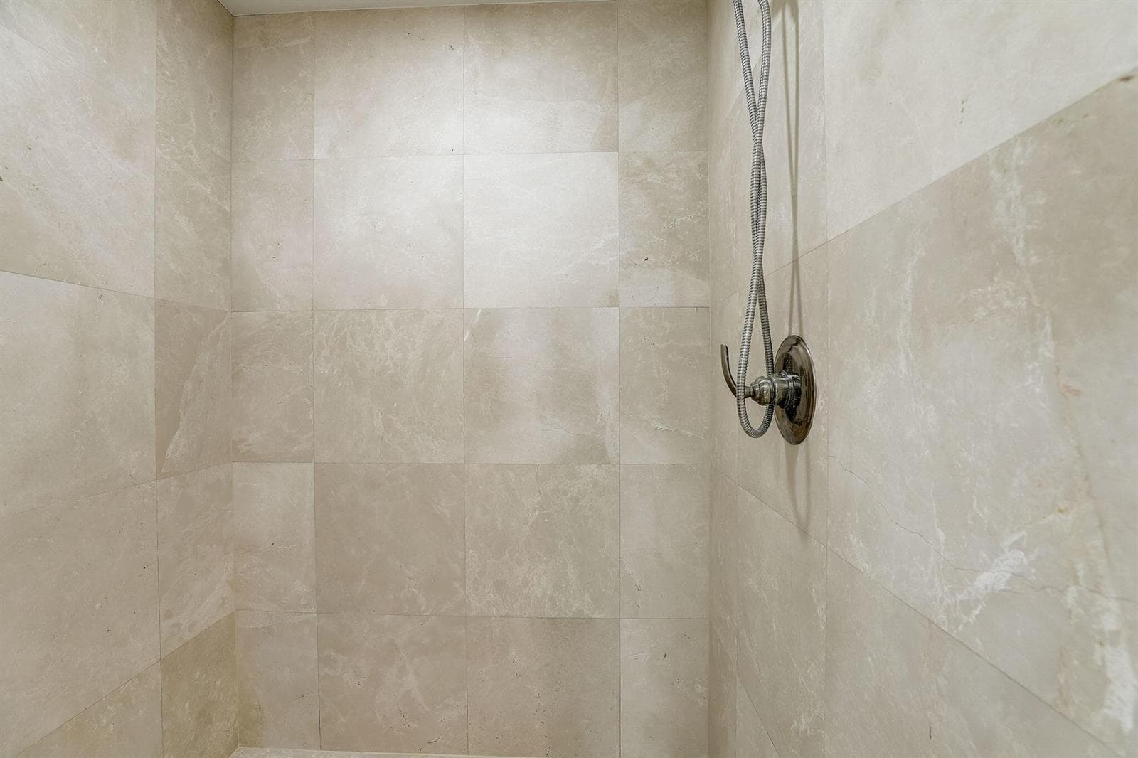 30-web-or-mls-Lake Shore Dr-030