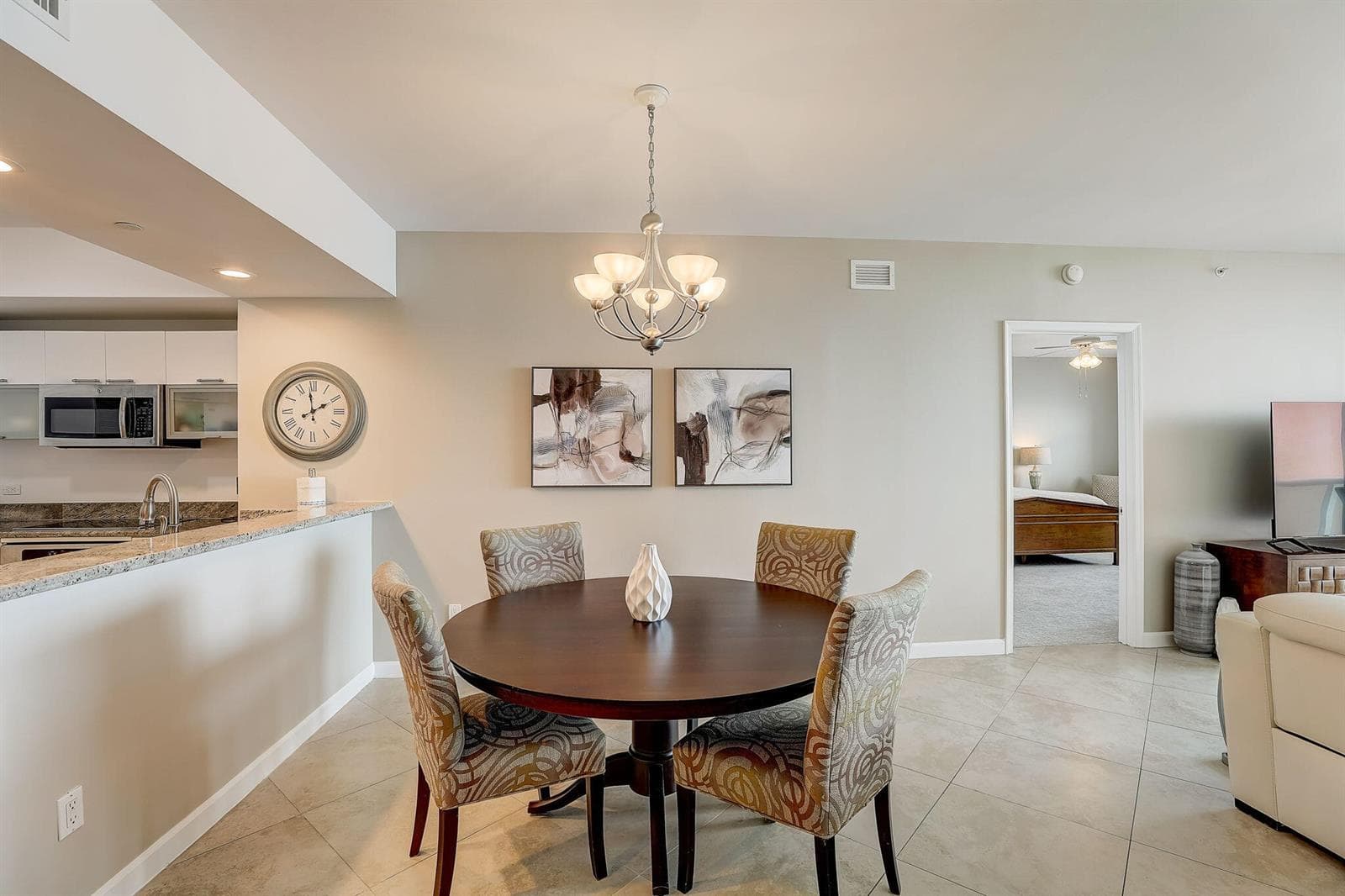9-web-or-mls-Lake Shore Dr-009