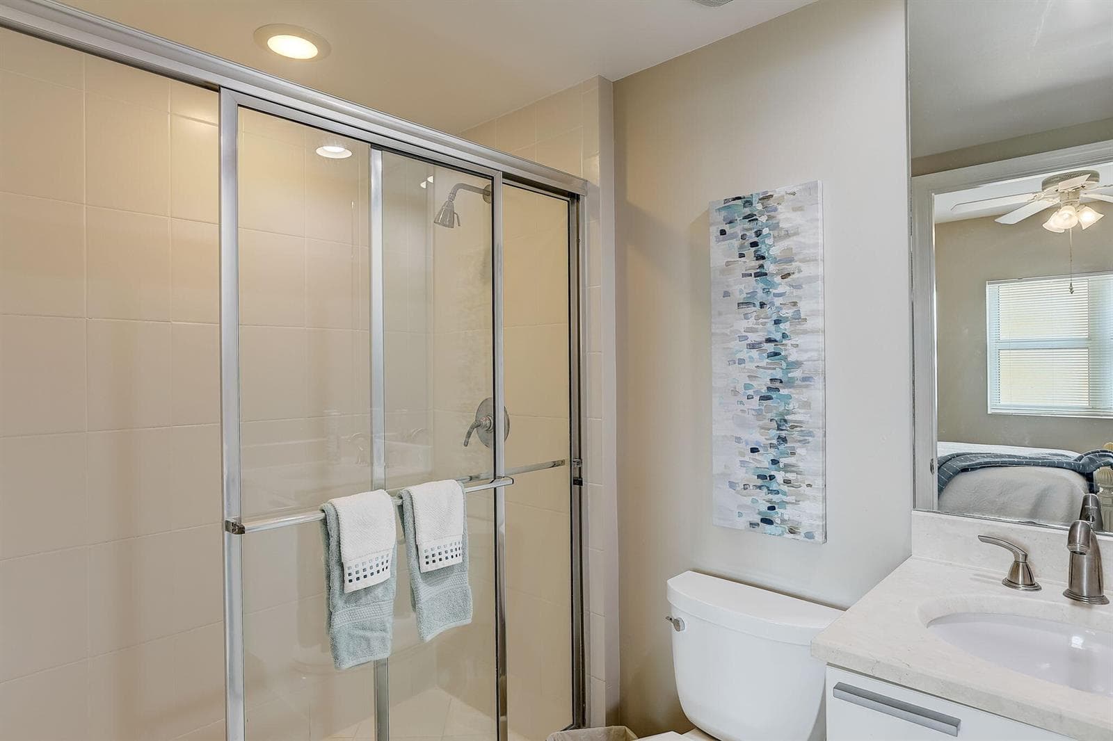 36-web-or-mls-Lake Shore Dr-036