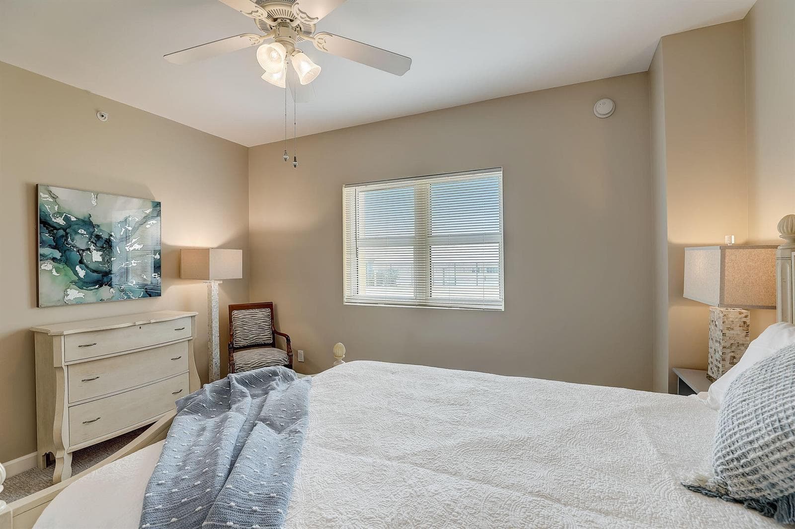 35-web-or-mls-Lake Shore Dr-035