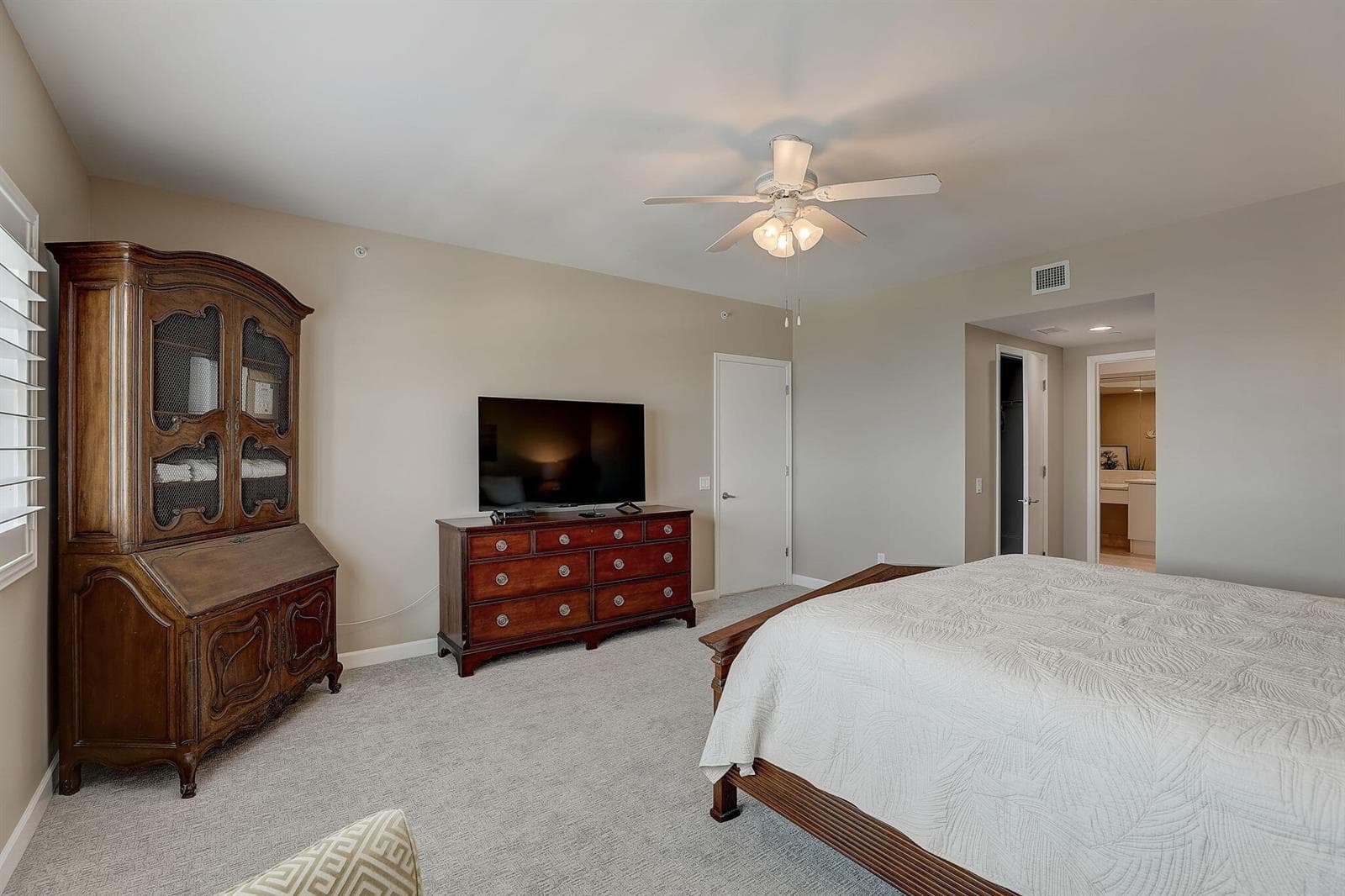 19-web-or-mls-Lake Shore Dr-019