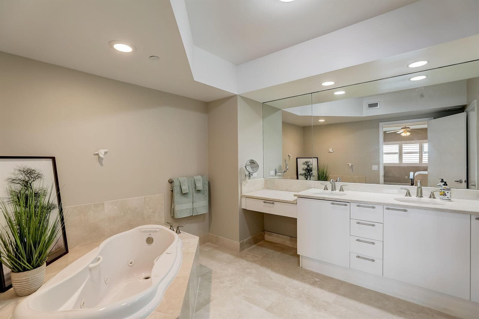 27-web-or-mls-Lake Shore Dr-027