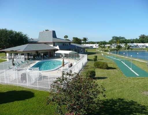 SHERIDAN LAKES CONDO APTS · #209 in Hollywood - Photo 9