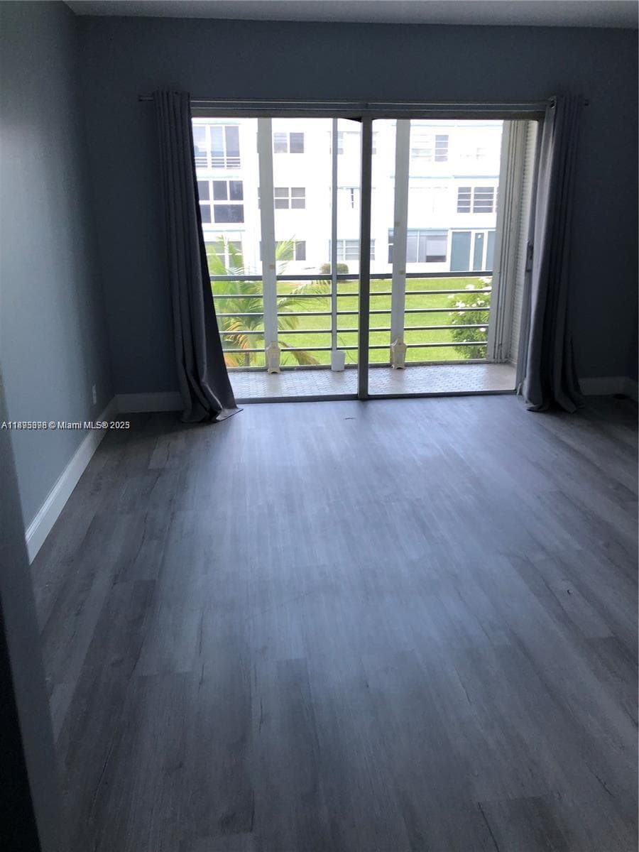 SHERIDAN LAKES CONDO APTS · #209 in Hollywood - Photo 4