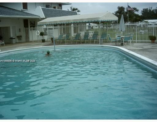 SHERIDAN LAKES CONDO APTS · #209 in Hollywood - Photo 8