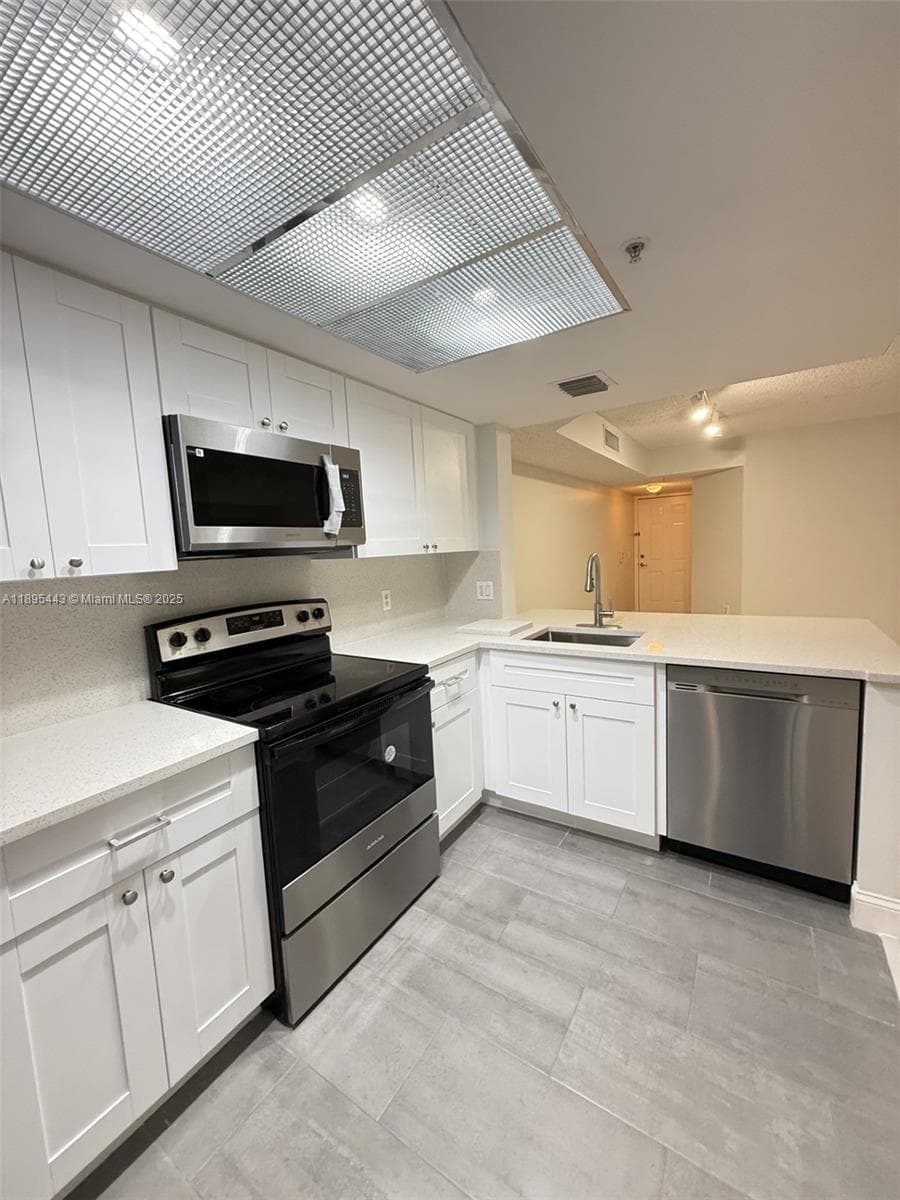 EVERGREEN LAKES CONDO · #205 in Coconut Creek - Photo 3