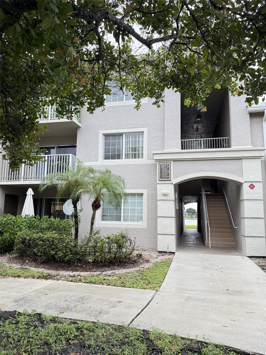 EVERGREEN LAKES CONDO · #205 in Coconut Creek - Photo 1