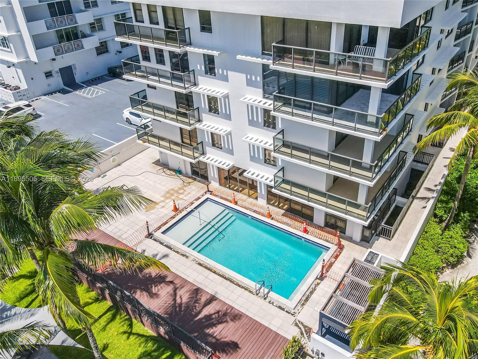THE SURF CONDO · #201 in Miami Beach - Photo 9