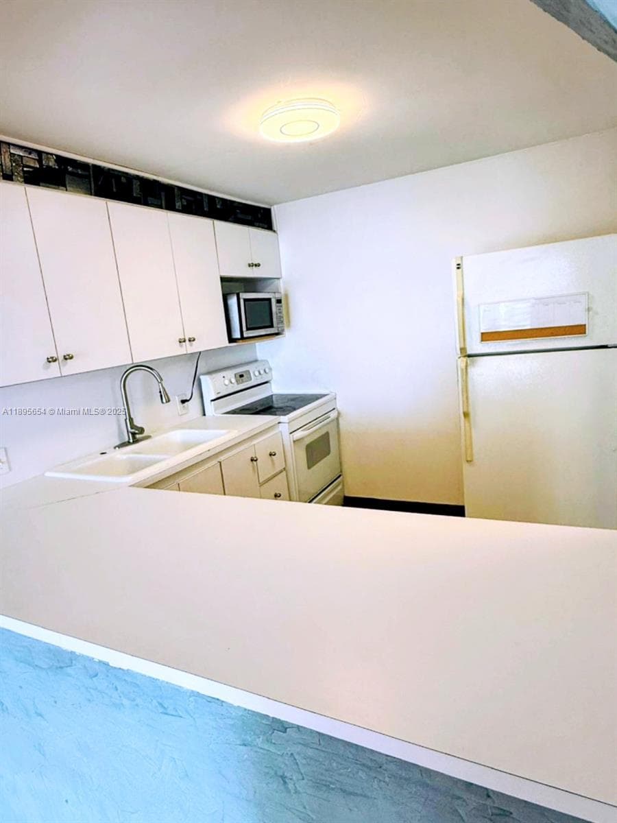 KEYSTONE HARBOR CLUB COND · #603 in North Miami - Photo 8