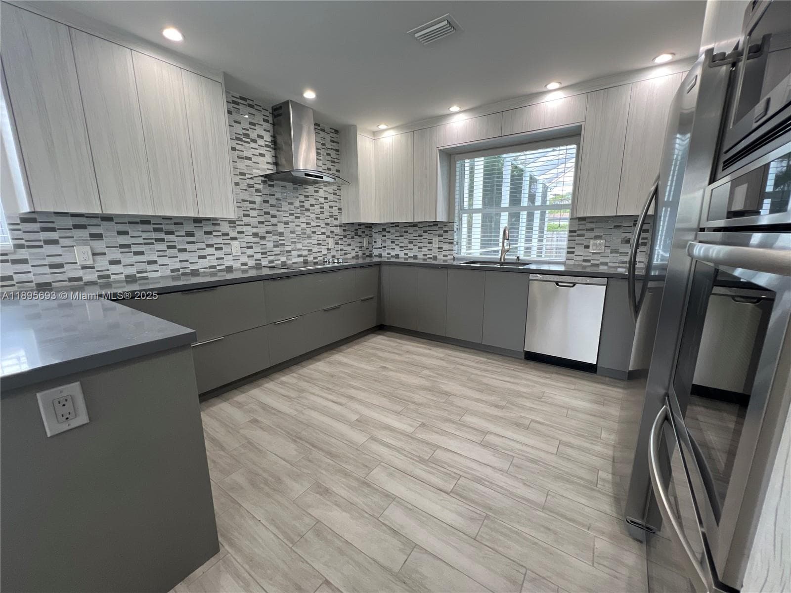 1405 N 46th Ave #1405 photo 3