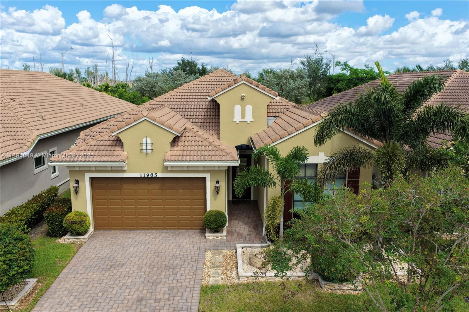 11985 N Kalmar Cir N photo 1