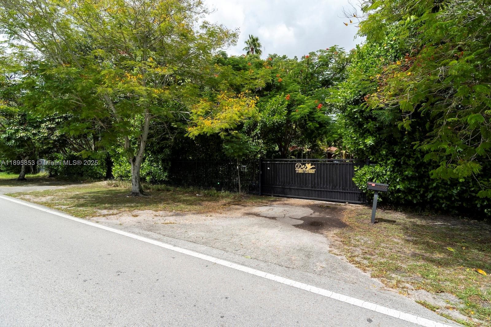 14000 N Miami Ave photo 2
