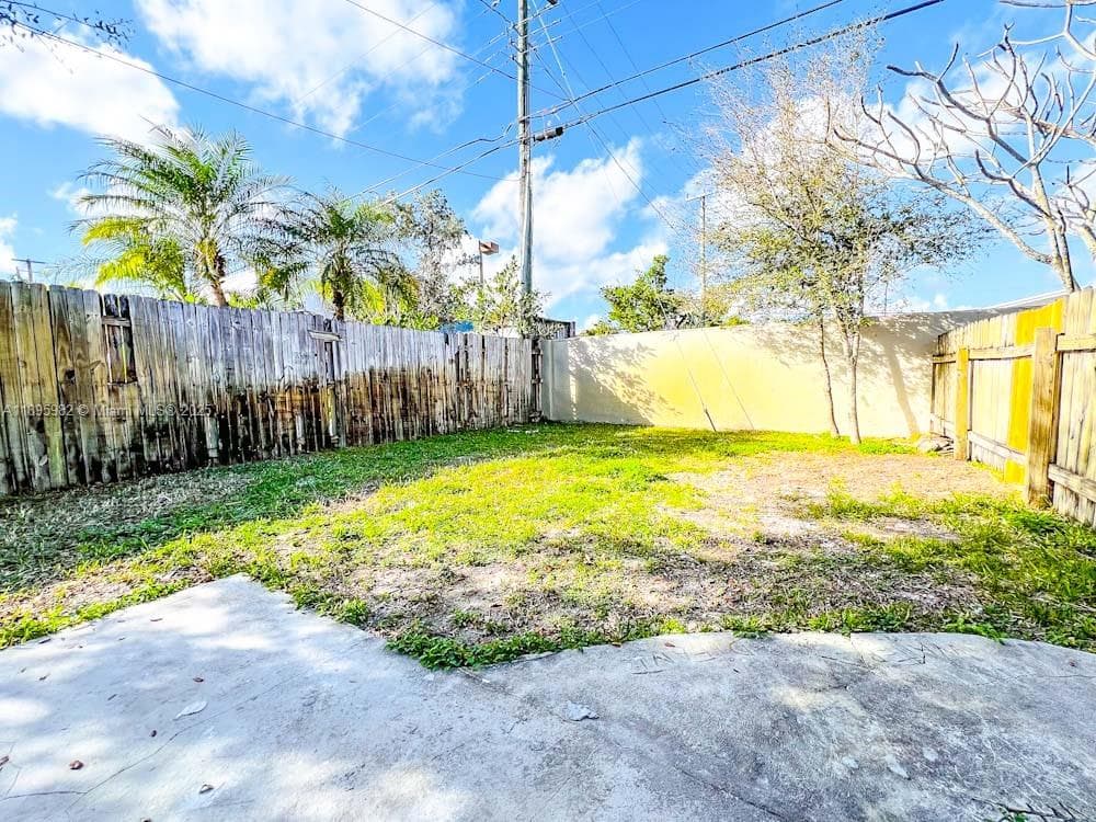 3049 NW 6th Ave photo 16