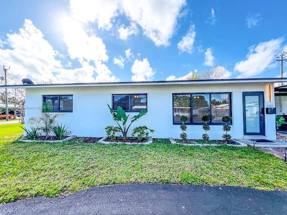 3049 NW 6th Ave photo 1