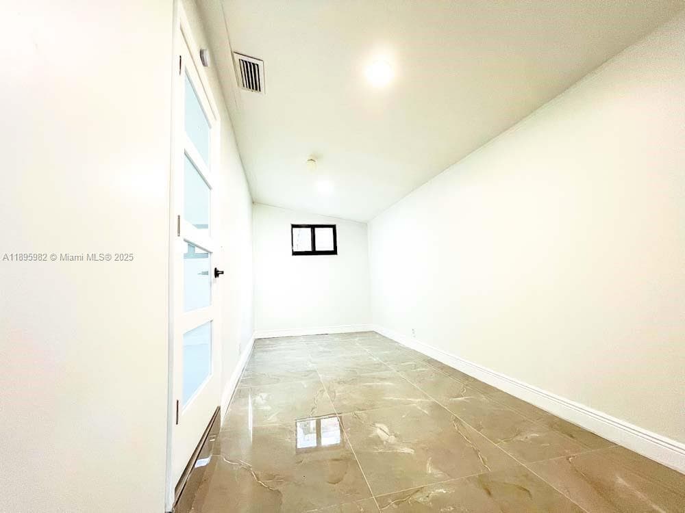3049 NW 6th Ave photo 9