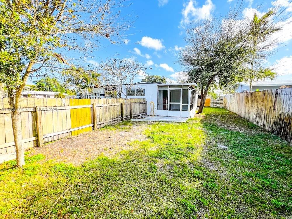 3049 NW 6th Ave photo 15