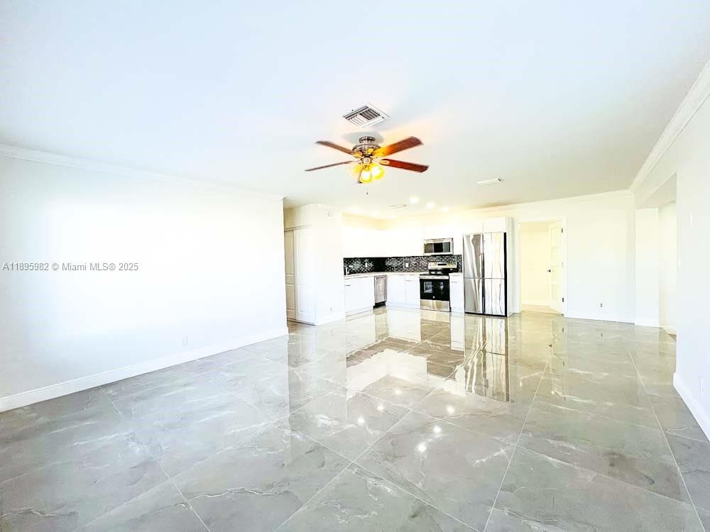 3049 NW 6th Ave photo 4