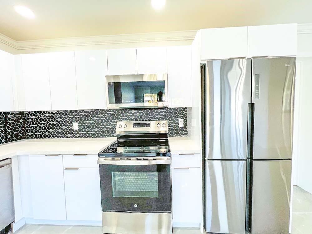 3049 NW 6th Ave photo 8