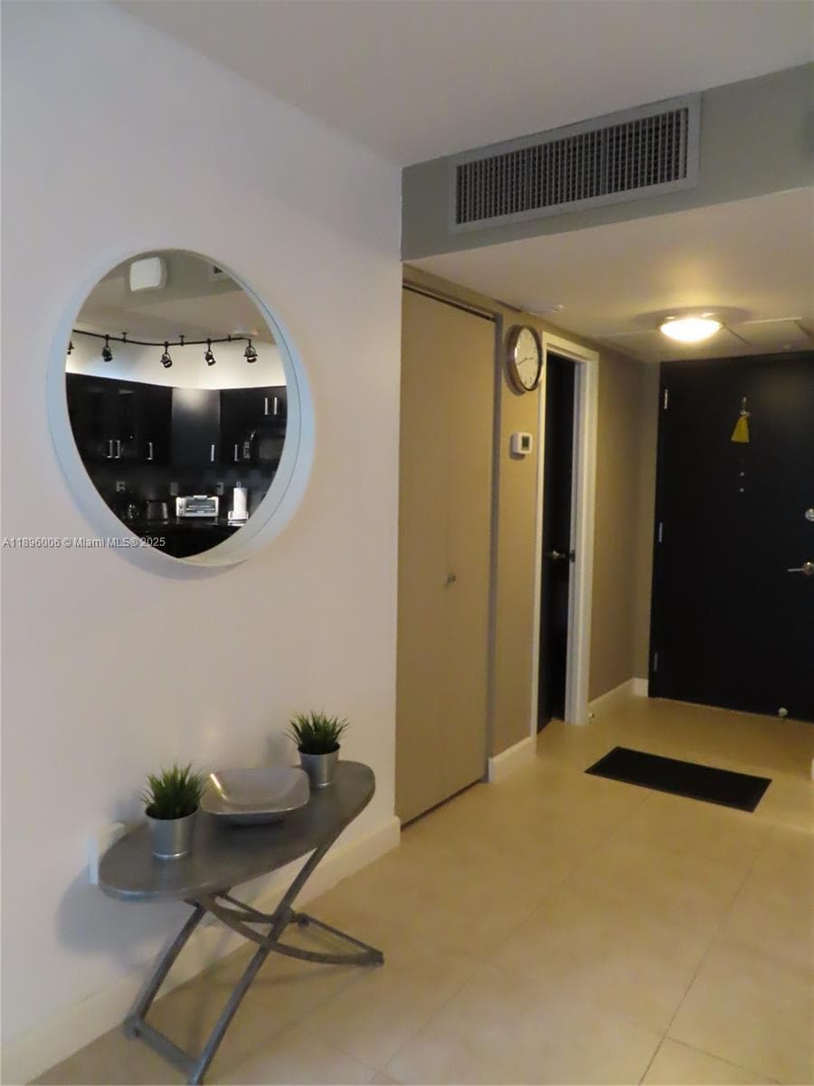 ARLEN BEACH CONDO · #419 in Miami Beach - Photo 22