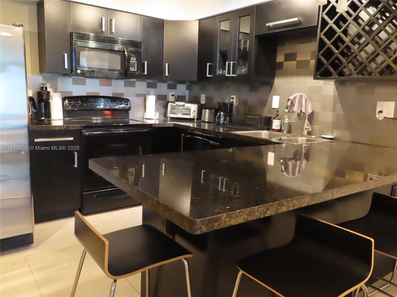 ARLEN BEACH CONDO · #419 in Miami Beach - Photo 7