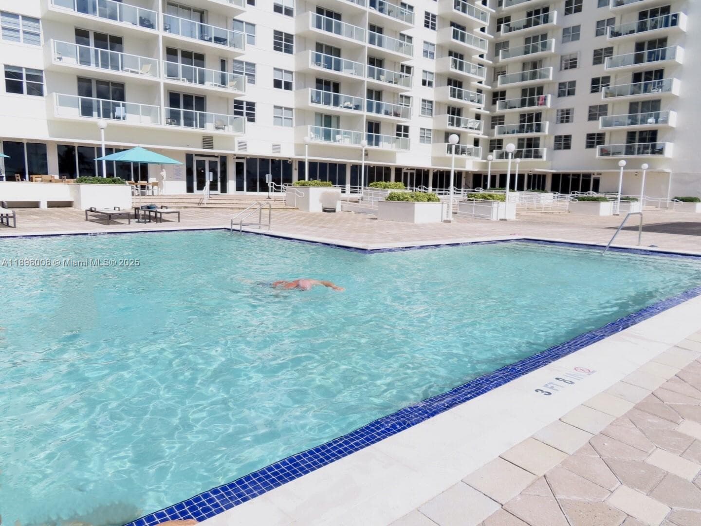 ARLEN BEACH CONDO · #419 in Miami Beach - Photo 32