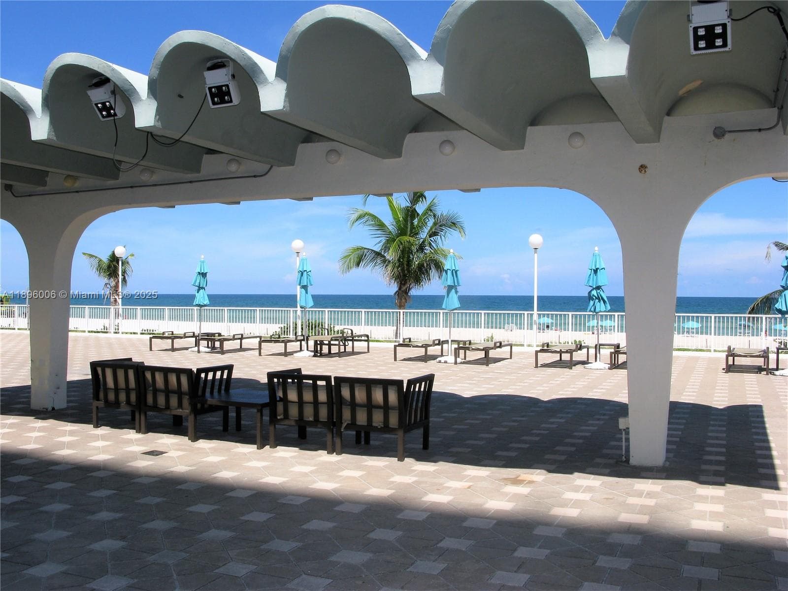 ARLEN BEACH CONDO · #419 in Miami Beach - Photo 33