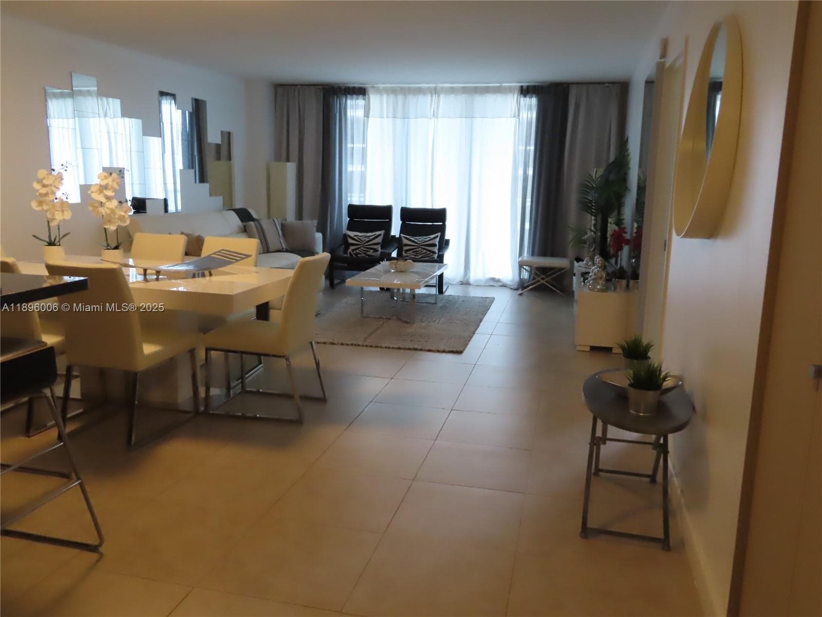 ARLEN BEACH CONDO · #419 in Miami Beach - Photo 4