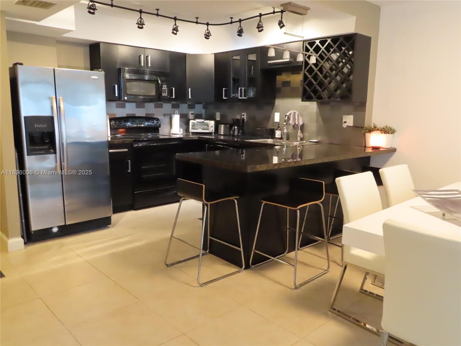 ARLEN BEACH CONDO · #419 in Miami Beach - Photo 8