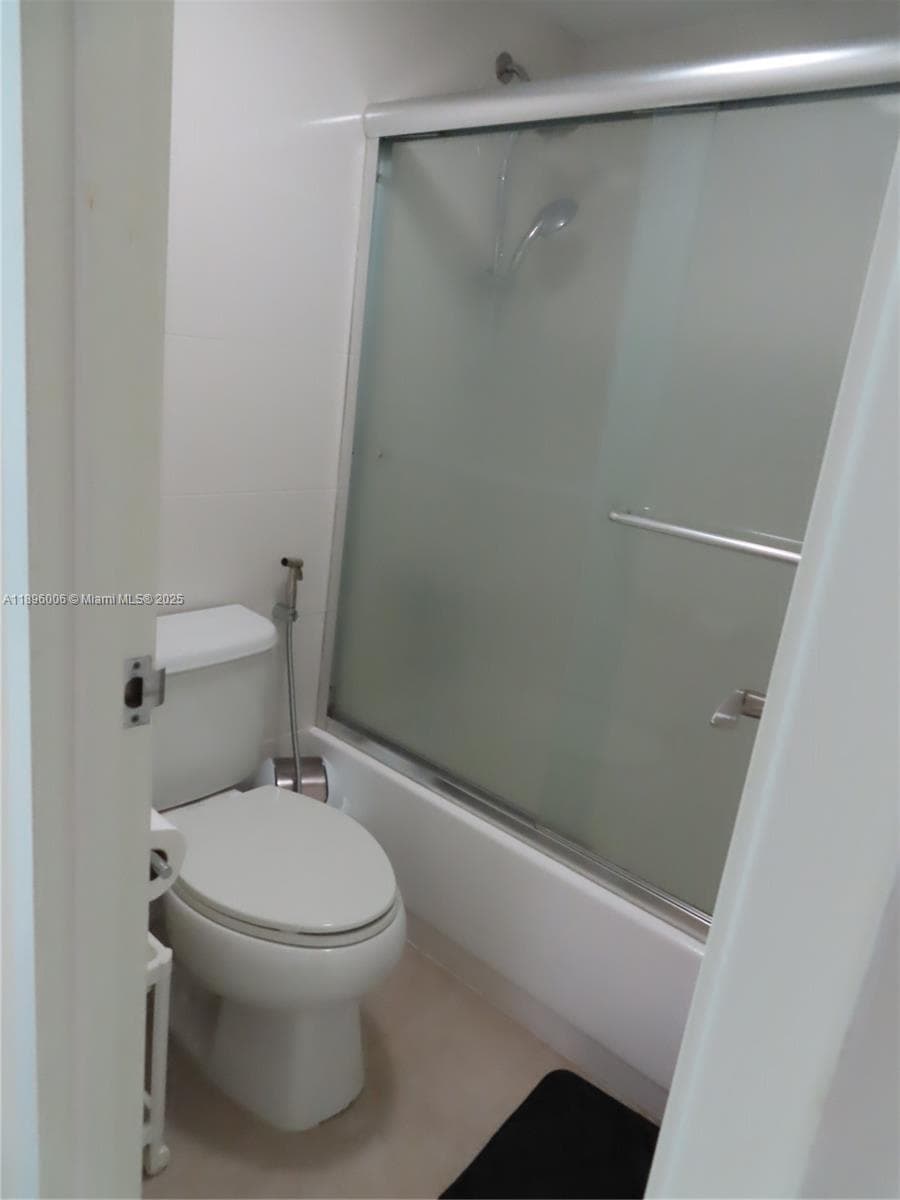 ARLEN BEACH CONDO · #419 in Miami Beach - Photo 21