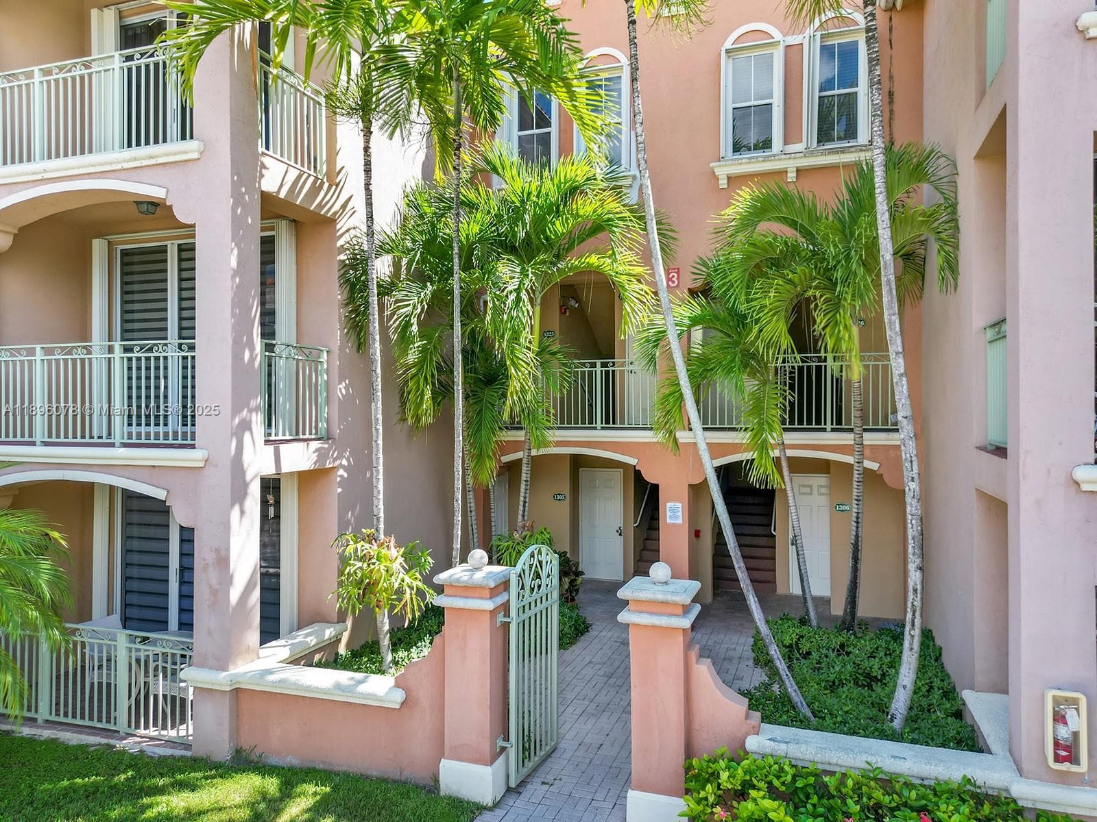 THE COURTS AT DORAL ISLES · #1325 in Doral - Photo 19