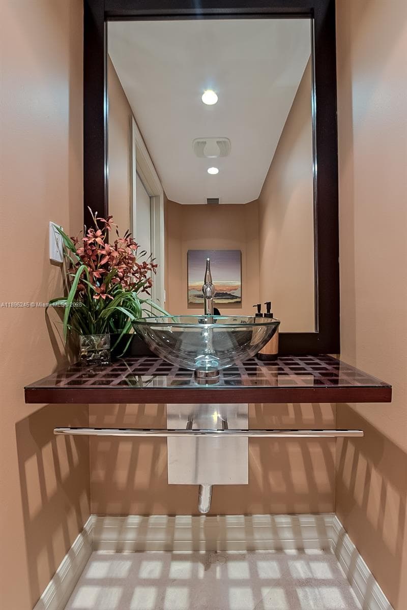 POWDER ROOM