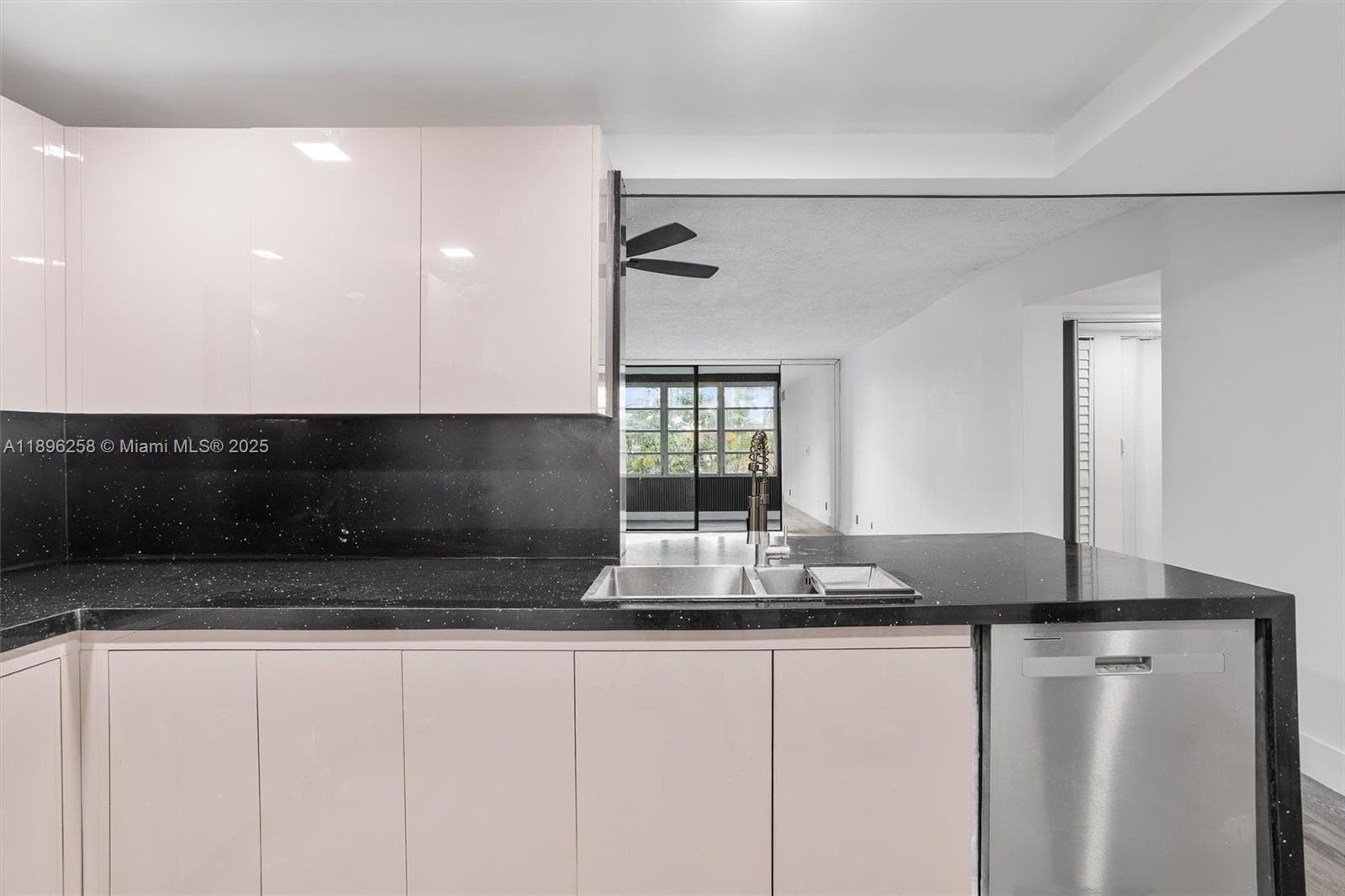 SOMERSET NO. SIX CONDO · #203 in Lauderdale Lakes - Photo 13