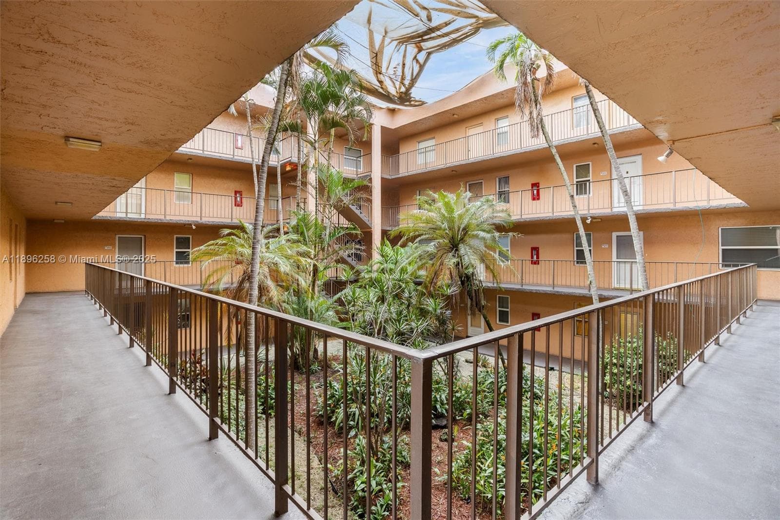 SOMERSET NO. SIX CONDO · #203 in Lauderdale Lakes - Photo 4