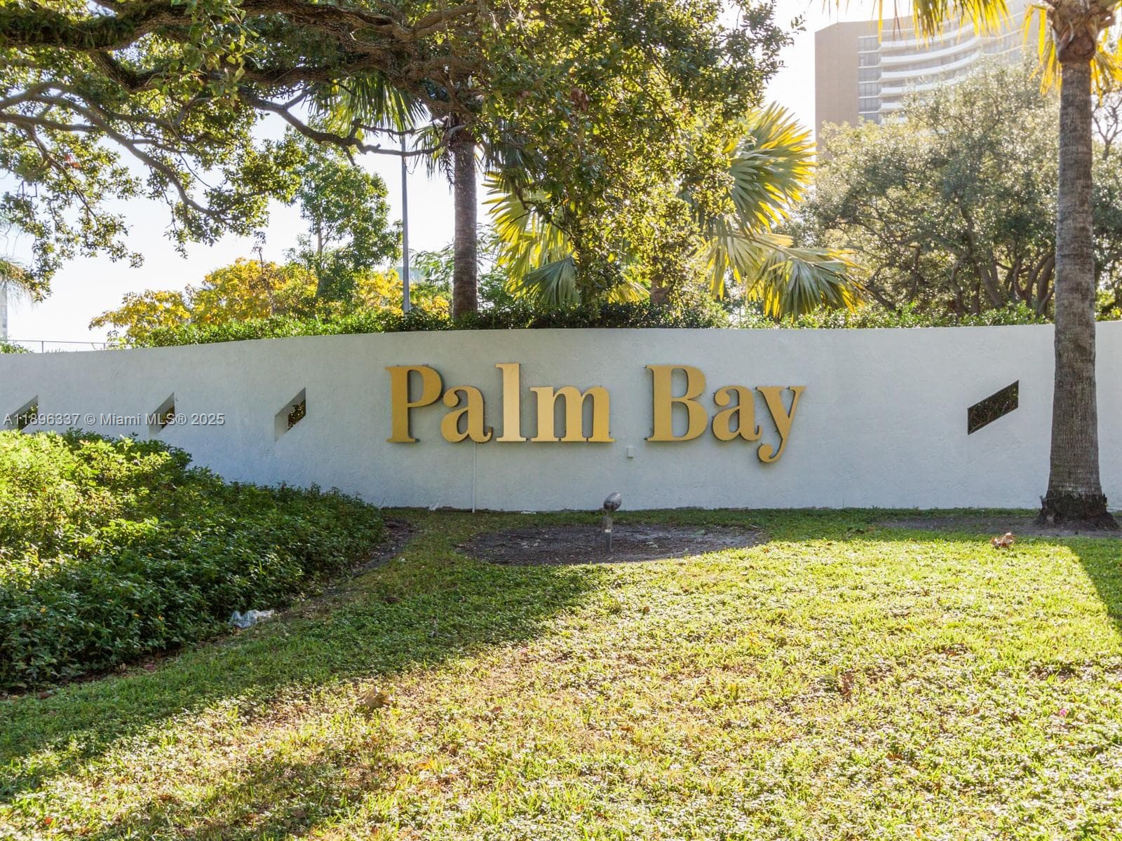 PALM BAY CONDOMINIUM · #1B in Miami - Photo 3