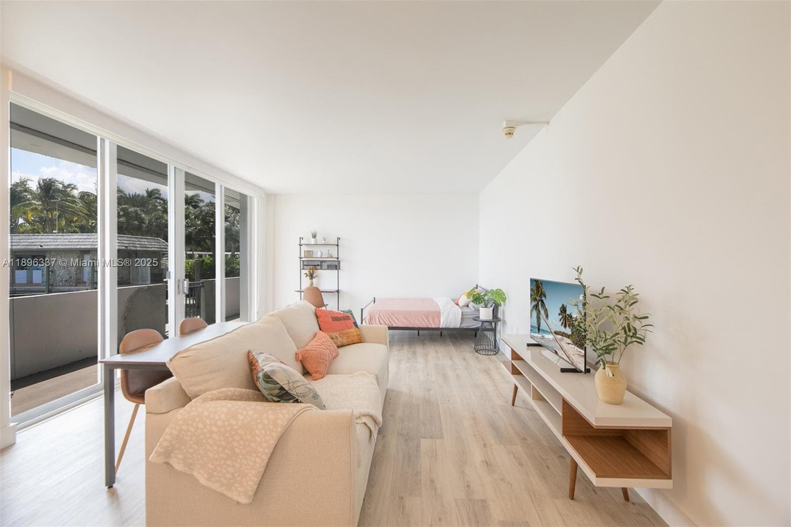 PALM BAY CONDOMINIUM · #1B in Miami - Photo 5